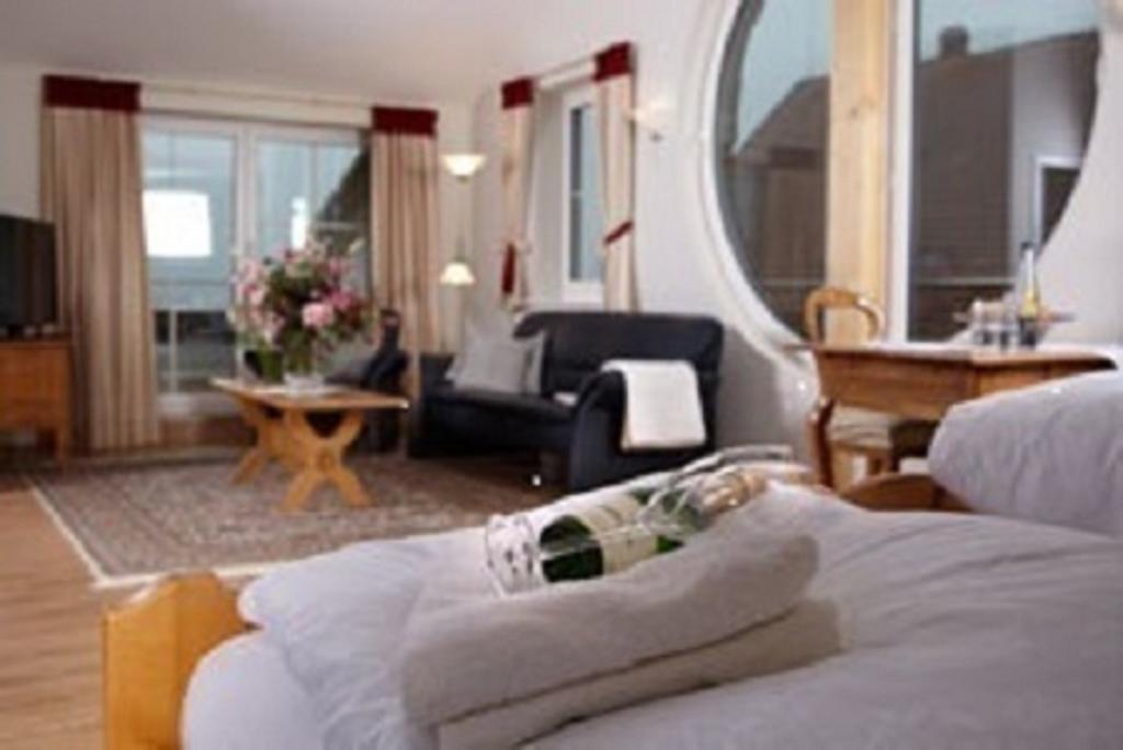Hotel Restaurant Cafe Rapp Königsfeld im Schwarzwald Eksteriør bilde